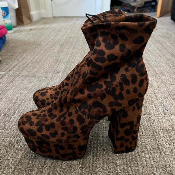Platform Cheetah Print Heels - Picture 2 of 4